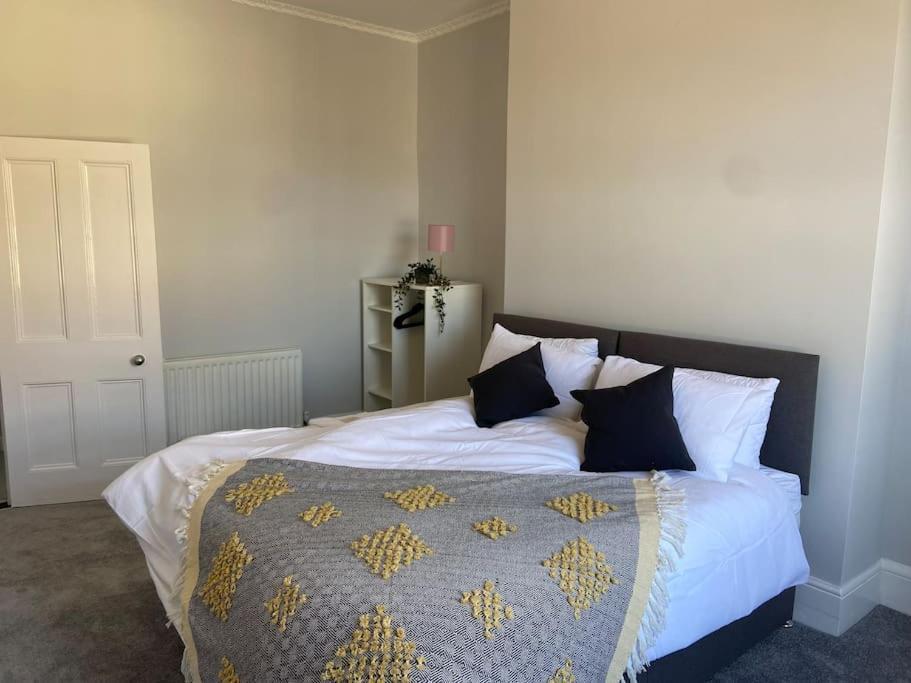 Large Boutique Self Catering Southsea Holiday Flat 朴次茅斯 外观 照片