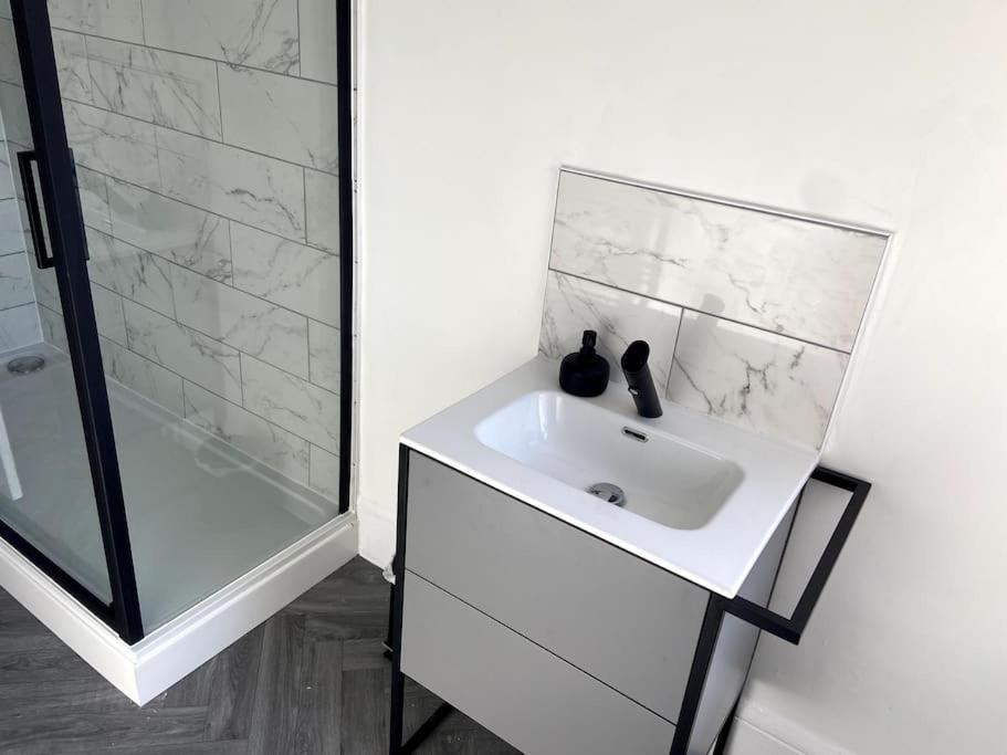 Large Boutique Self Catering Southsea Holiday Flat 朴次茅斯 外观 照片